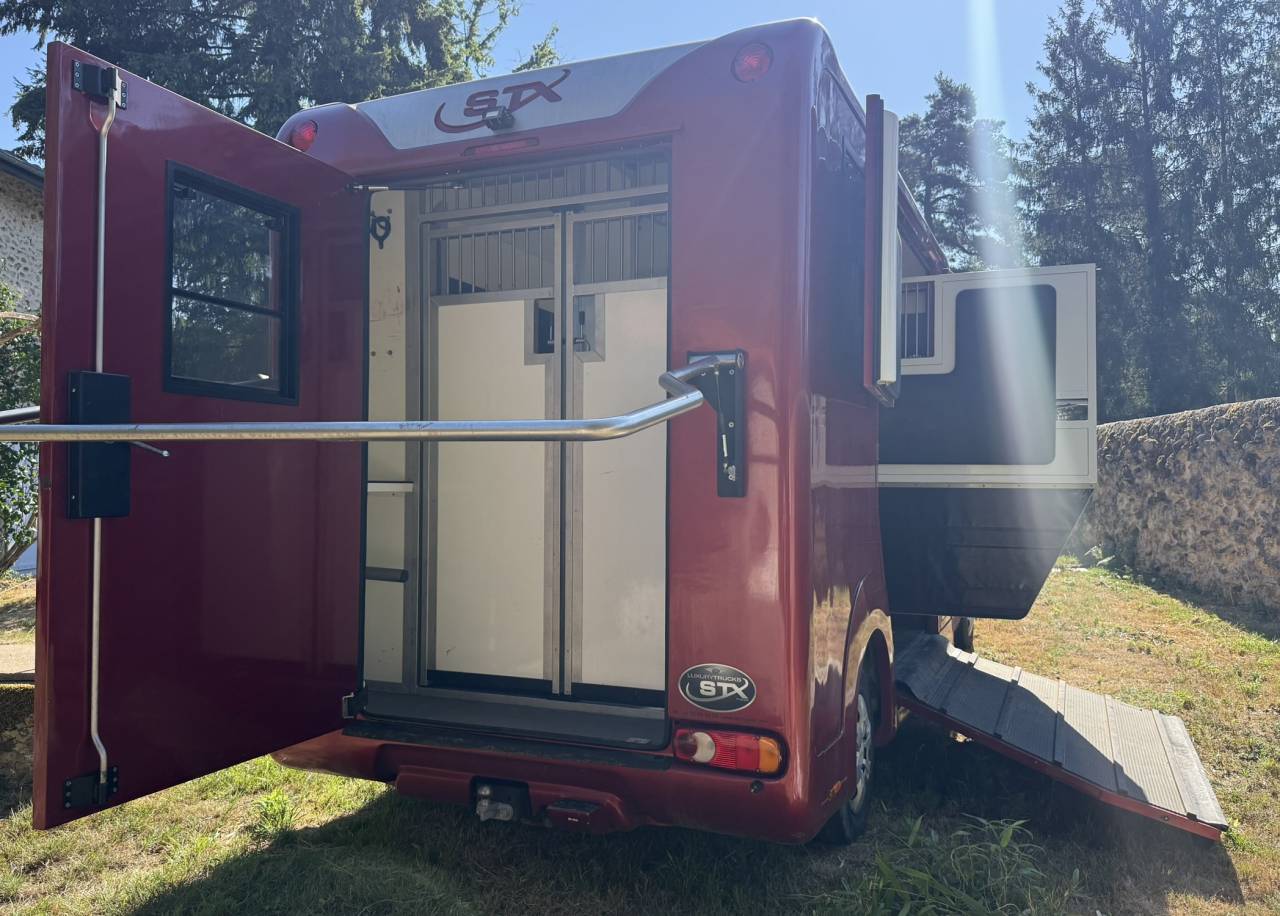 Master 150 DCI Carrosserie STX Stalle 2015 48.000 &euro;