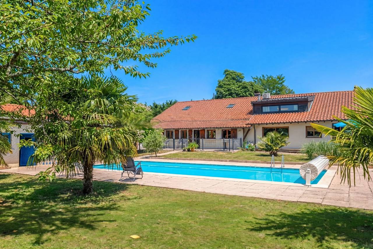 Domaine &eacute;questre d'exception &ndash; 4 hectares &ndash; 12 boxes 
