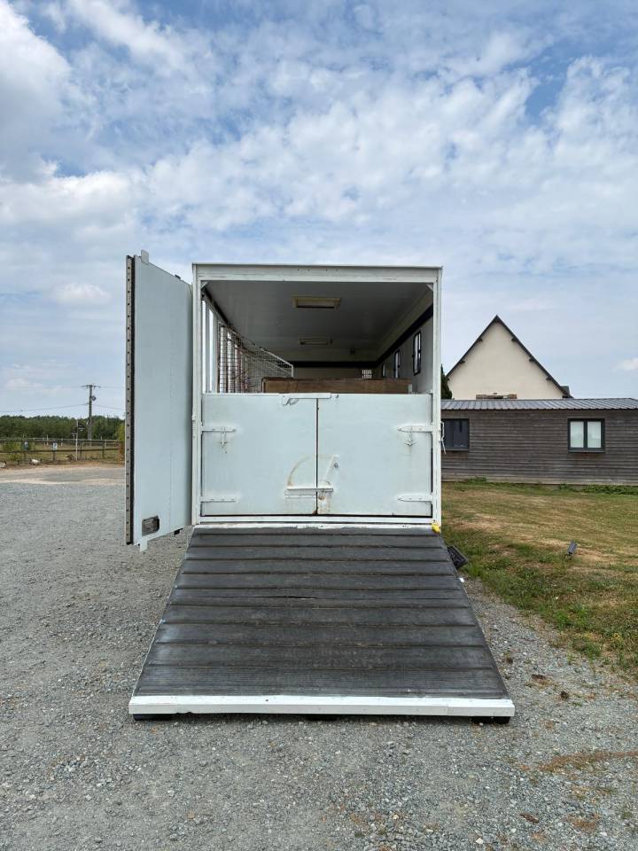 CAMION TRANSPORT 6 CHEVAUX