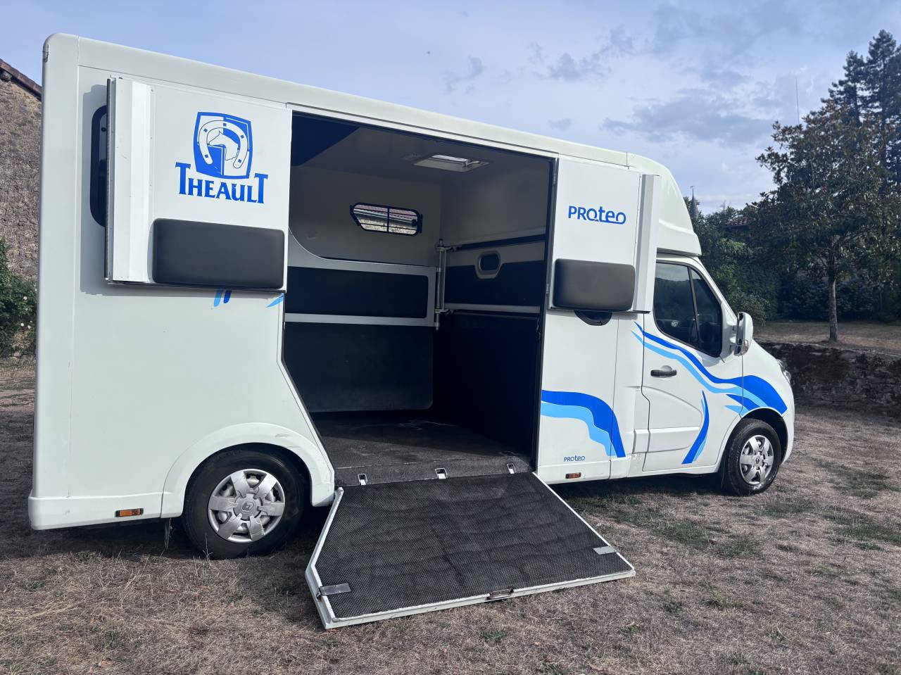 Camion Renault Master 2 chevaux,