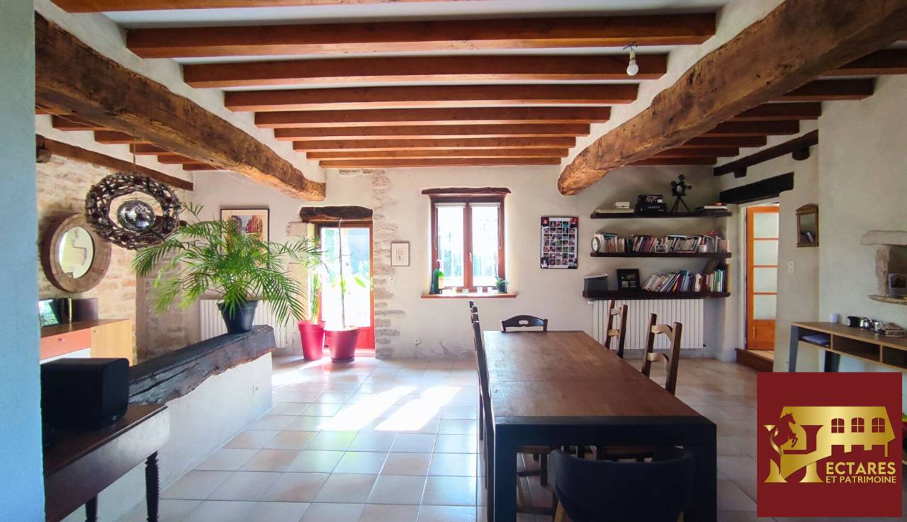 Propri&eacute;t&eacute; avec g&icirc;te et 3,6 ha