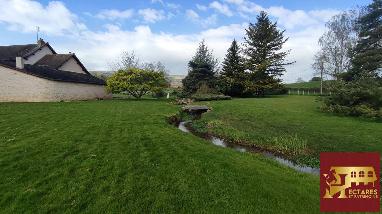 Propri&eacute;t&eacute; avec g&icirc;te et 3,6 ha