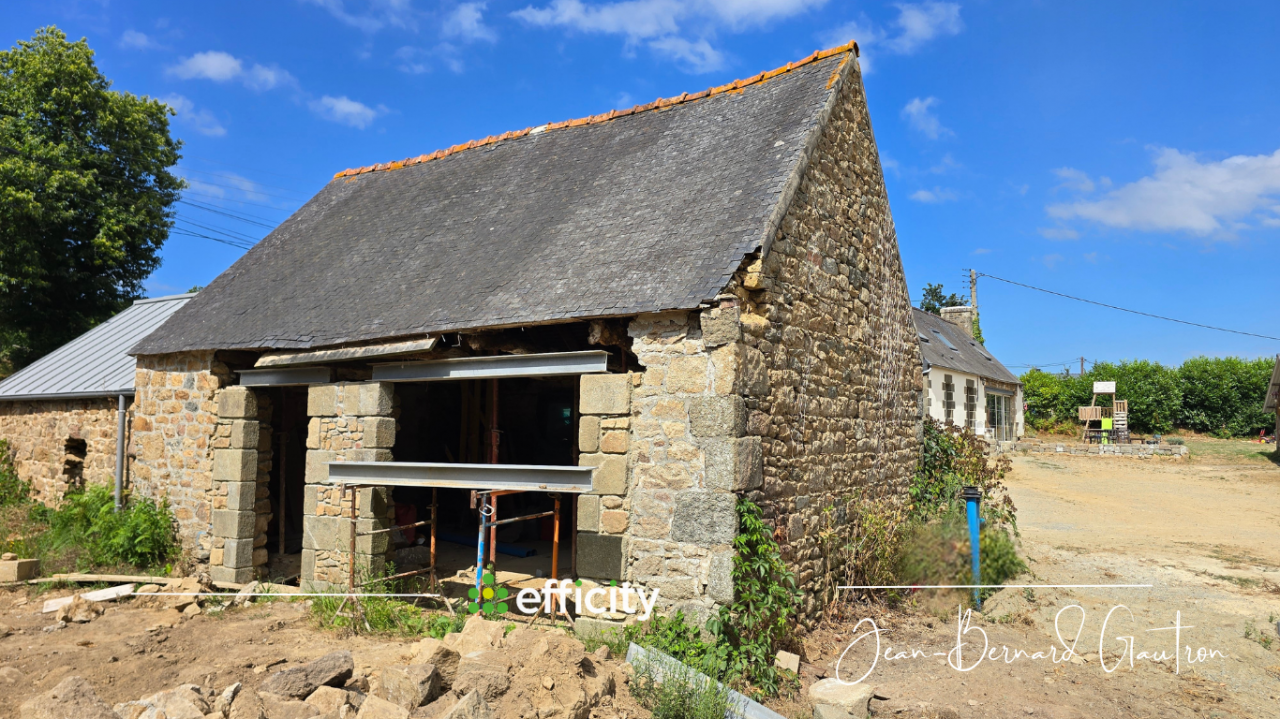 MAISON 101 m&sup2; - 4 PI&Egrave;CES - 3 CHAMBRES - &Eacute;CURIE