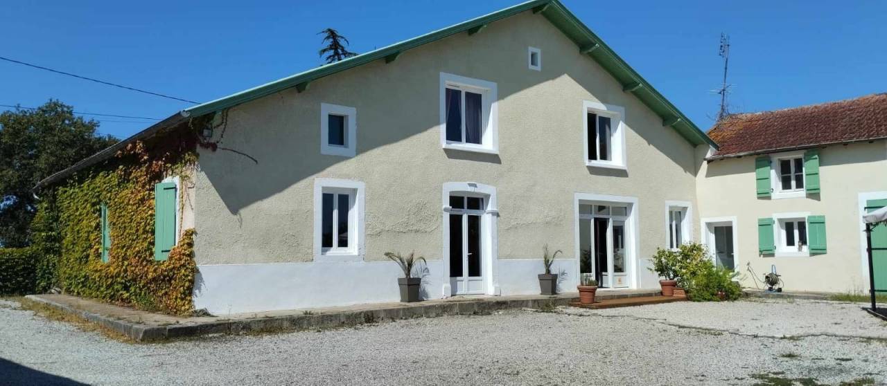 Propri&eacute;t&eacute; &eacute;questre familiale sur 17 ha  