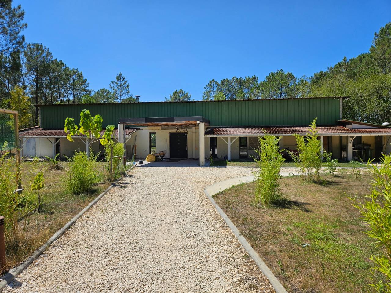 Sur 15 hectares bois&eacute;s et clos, proche Bordeaux