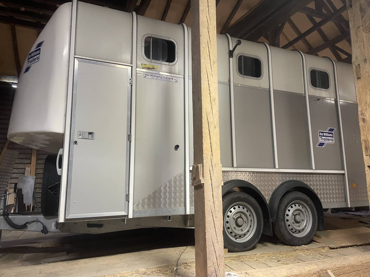 Van chevaux Ifor Willams HB610 Jumbo 3/4 places diagona