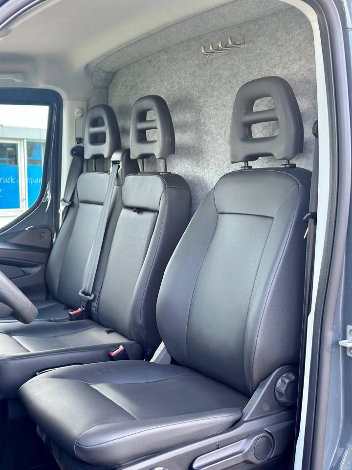 IVECO DAILY 35-210 HI-MATIC MSG STALLION LIGHT