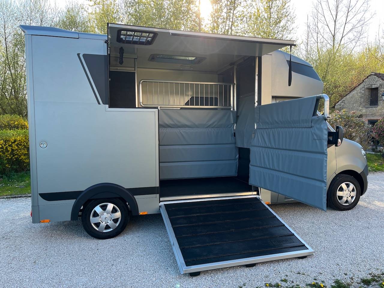 NISSAN INTERSTAR DCI 165 MSG STALLION LIGHT