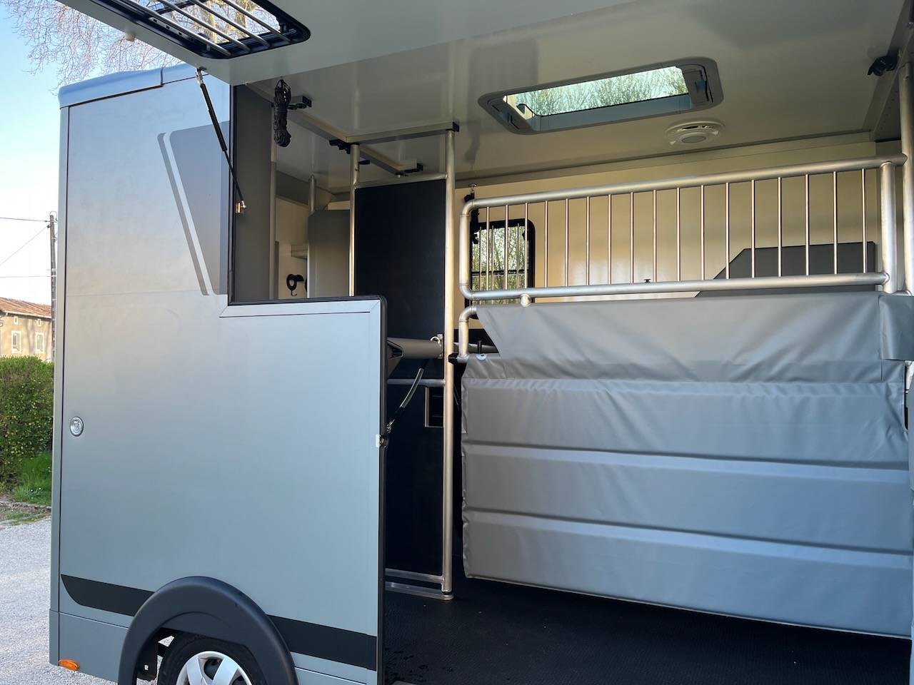 NISSAN INTERSTAR DCI 165 MSG STALLION LIGHT
