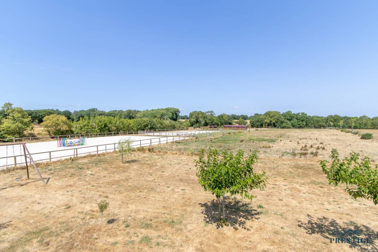 PORNIC - BORD DE MER - 150M2 HABITABLES - 4 Ha TERRAIN
