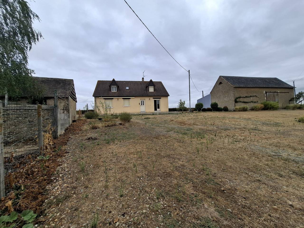 PROPRI&Eacute;T&Eacute; &Eacute;QUESTRE &Agrave; FORT POTENTIEL  PLUS DE 10 HECTARES