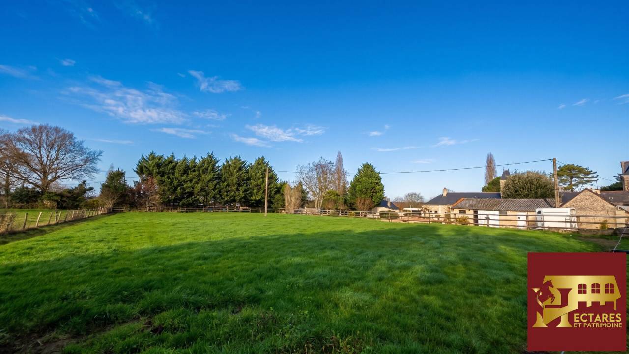 Belle Demeure de 175 m2 sur une Propri&eacute;t&eacute; de 8 ha