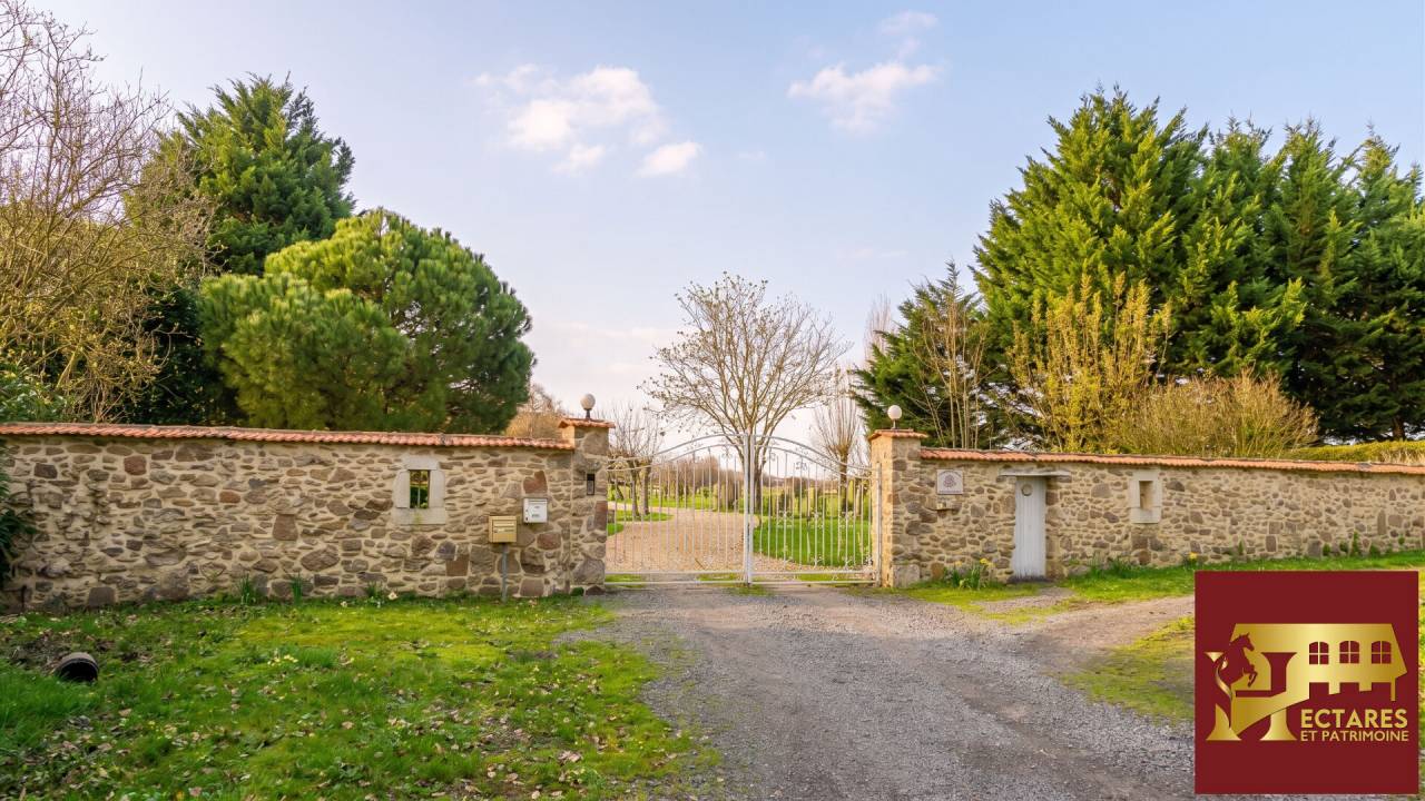 Belle Demeure de 175 m2 sur une Propri&eacute;t&eacute; de 8 ha