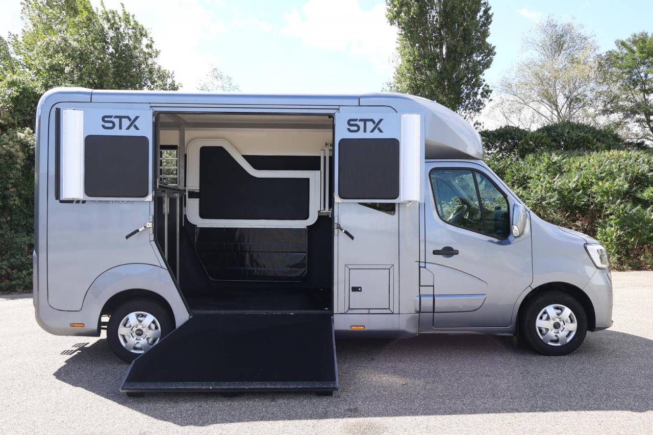 VL STX RENAULT MASTER 5P 165CH SELLERIE XL