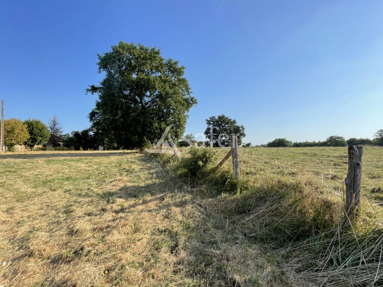 Propri&eacute;t&eacute; &agrave; r&eacute;nover sur 11 ha de prairies &agrave; 2min centre-vil