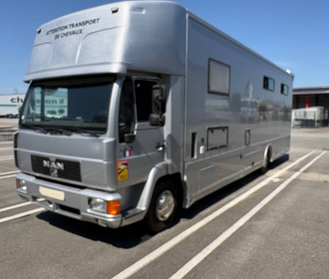 CAMION 4 CHEVAUX + HOME CAR 4 PLACES