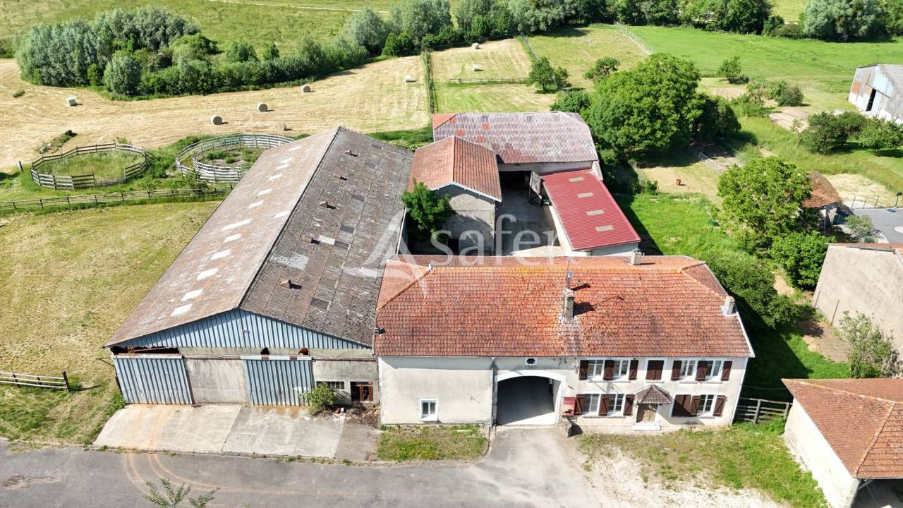 Charmante propri&eacute;t&eacute; &eacute;questre avec habitation et installations