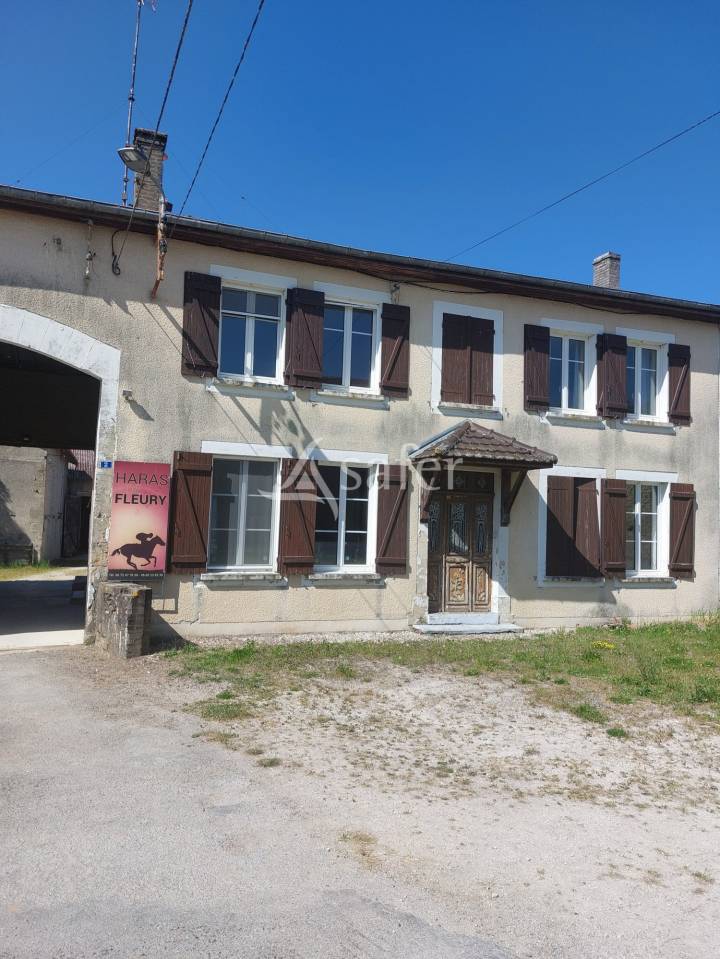 Charmante propri&eacute;t&eacute; &eacute;questre avec habitation et installations