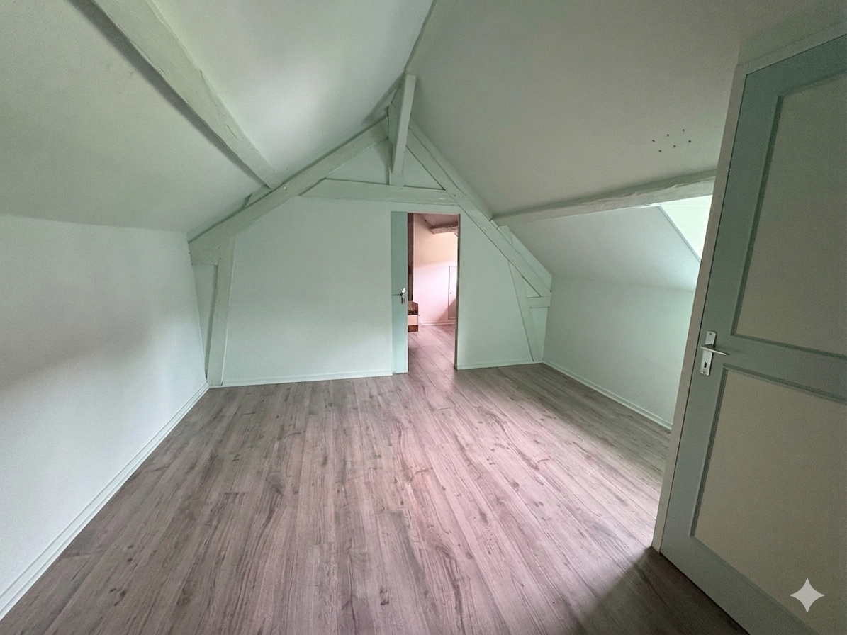 Propri&eacute;t&eacute; &eacute;questre priv&eacute;e avec potentiel g&icirc;te, 2 boxes