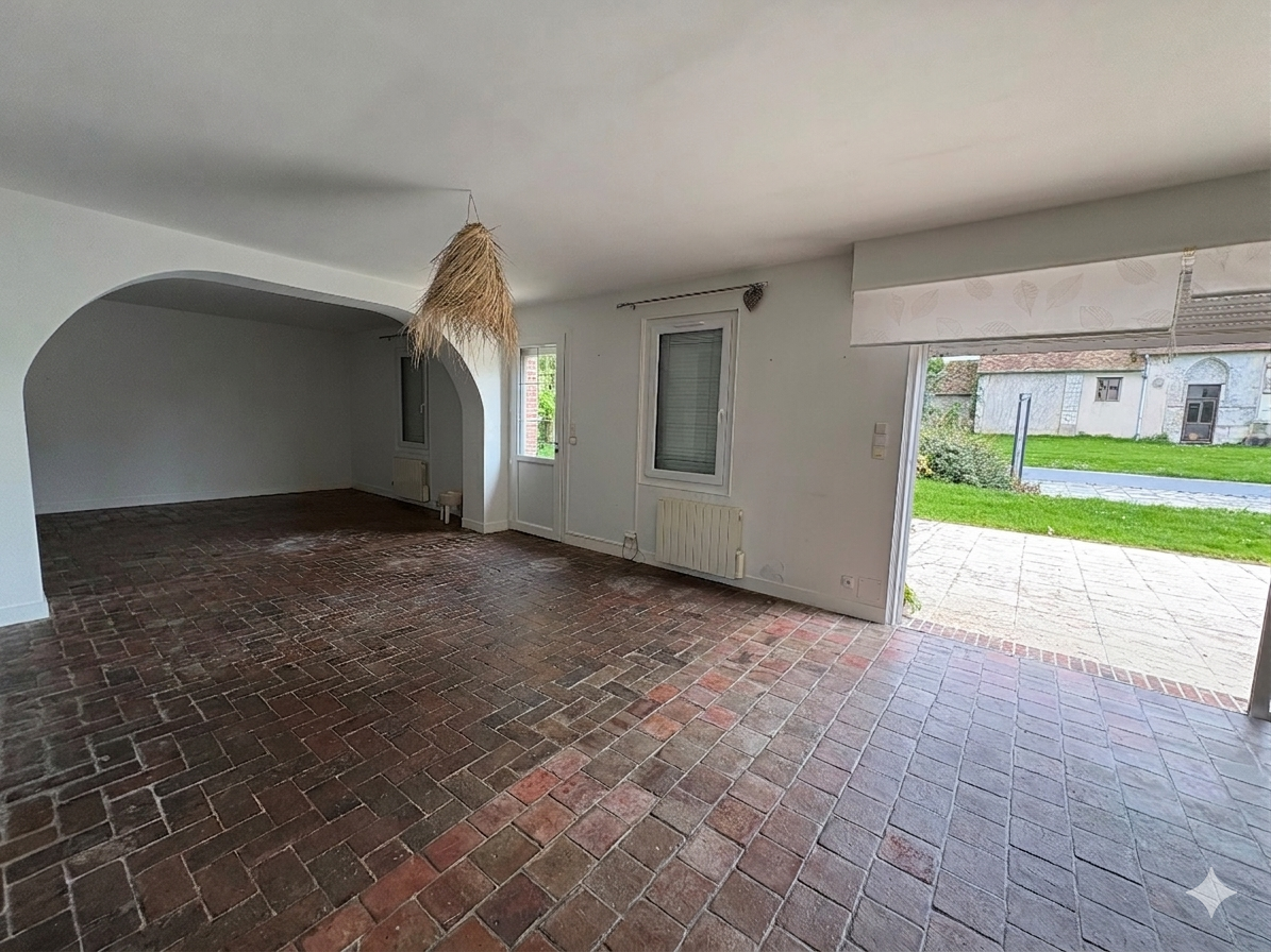 Propri&eacute;t&eacute; &eacute;questre priv&eacute;e avec potentiel g&icirc;te, 2 boxes