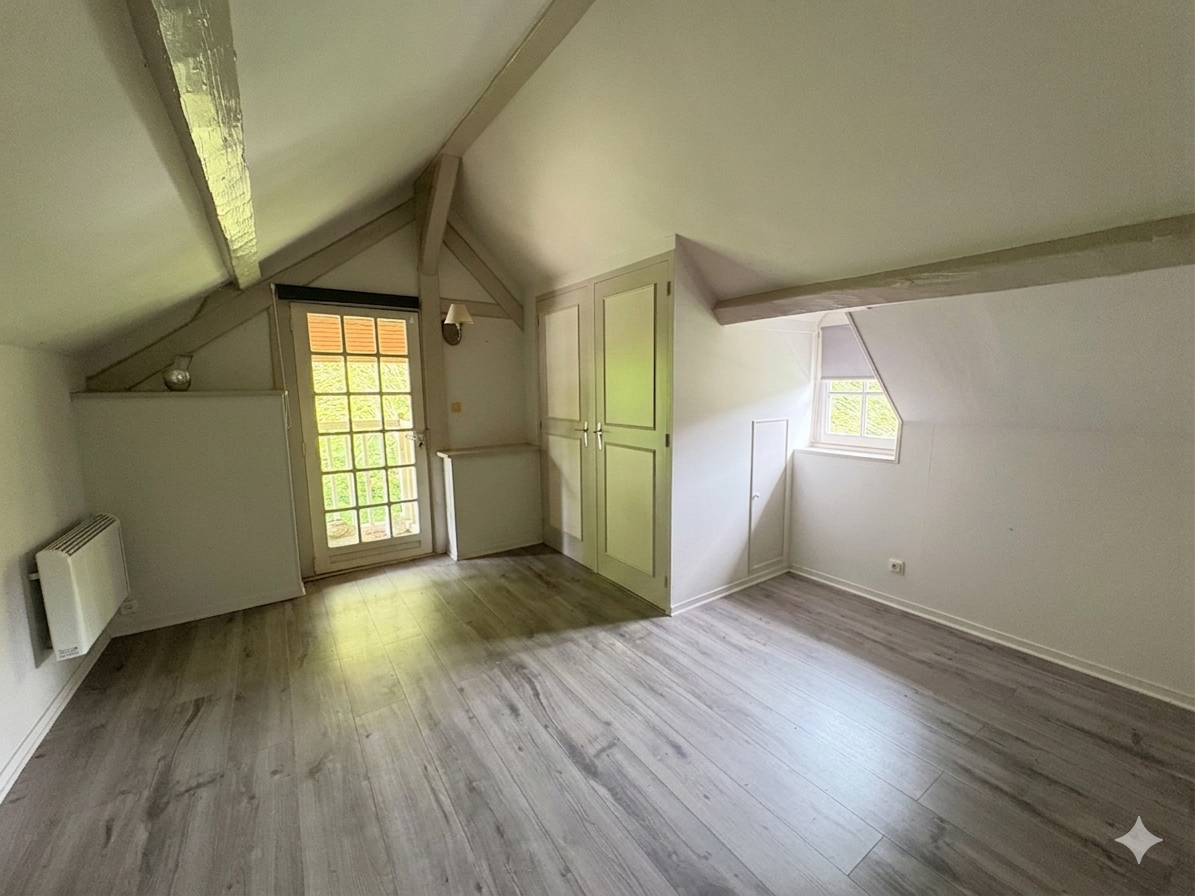 Propri&eacute;t&eacute; &eacute;questre priv&eacute;e avec potentiel g&icirc;te, 2 boxes