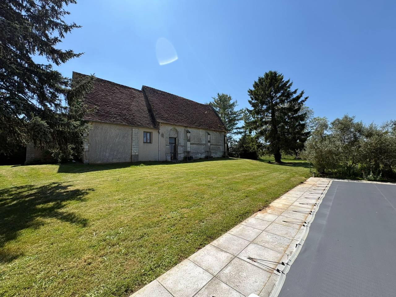 Propri&eacute;t&eacute; &eacute;questre priv&eacute;e avec potentiel g&icirc;te, 2 boxes
