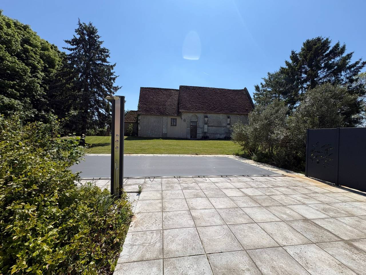 Propri&eacute;t&eacute; &eacute;questre priv&eacute;e avec potentiel g&icirc;te, 2 boxes
