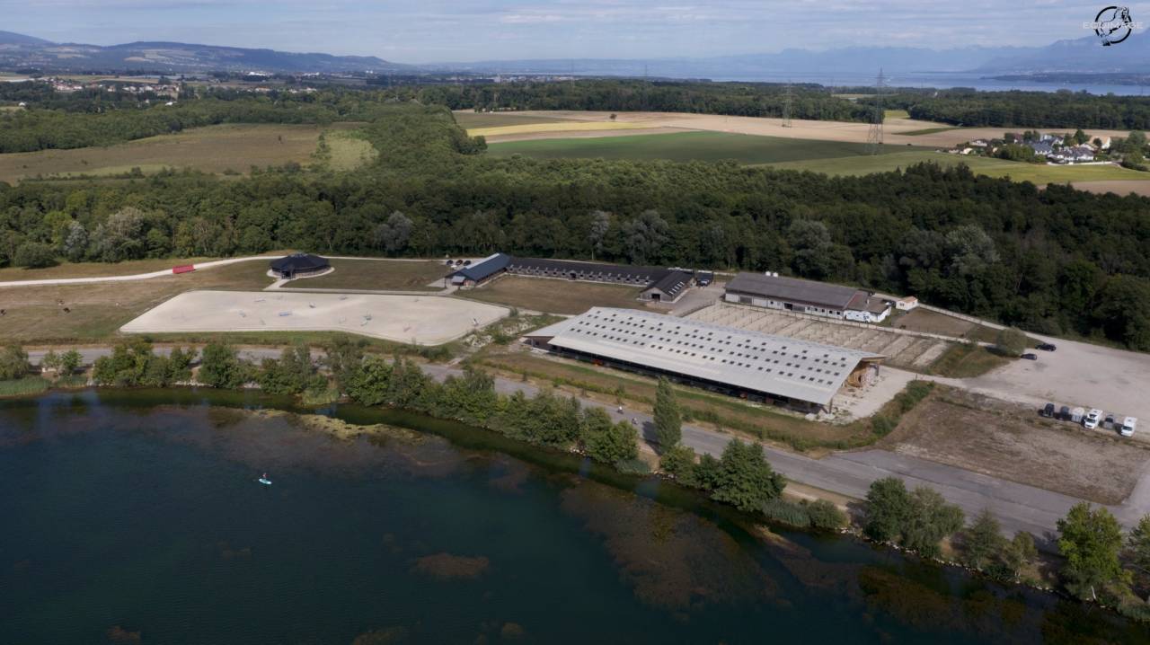 Belle structure &eacute;questre &agrave; louer - Divonne les Bains