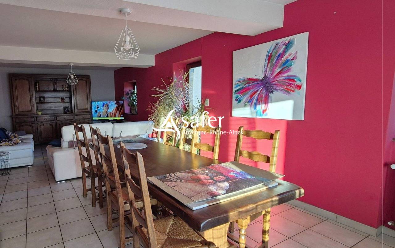 PROPRIETE AVEC DEUX HABITATIONS EN PIERRE - PIERRES DOREES