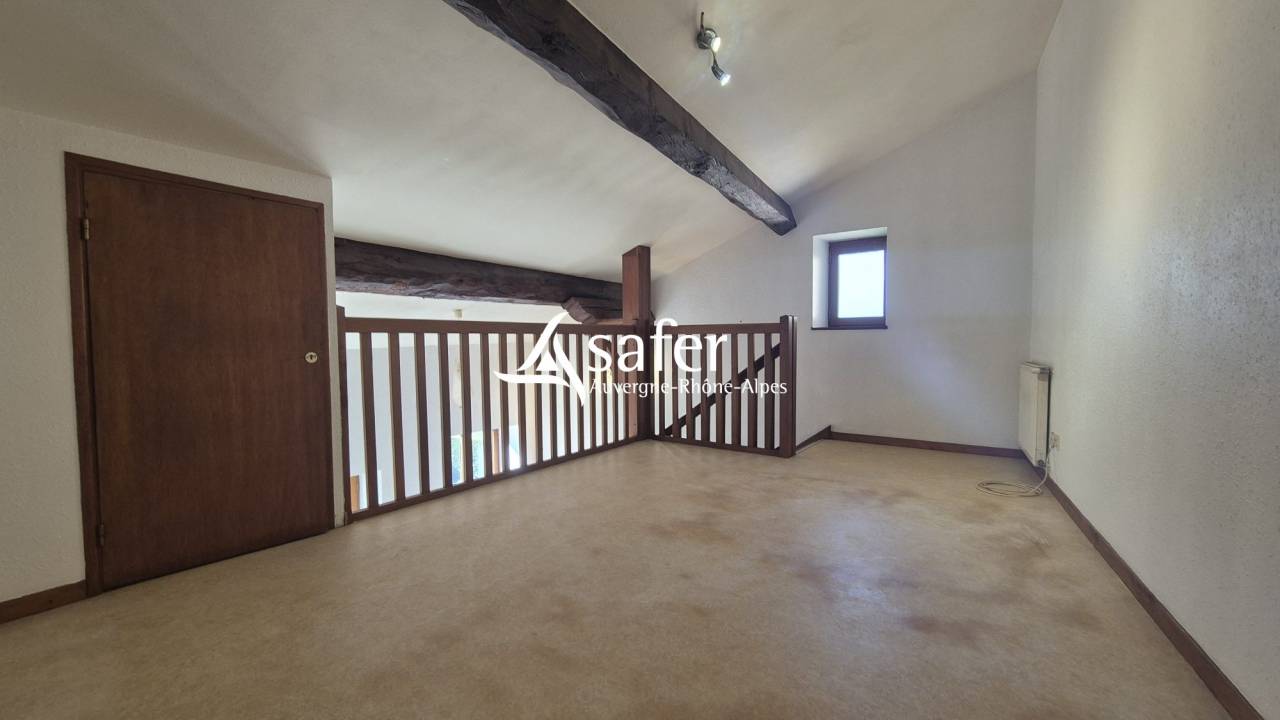 PROPRIETE AVEC DEUX HABITATIONS EN PIERRE - PIERRES DOREES