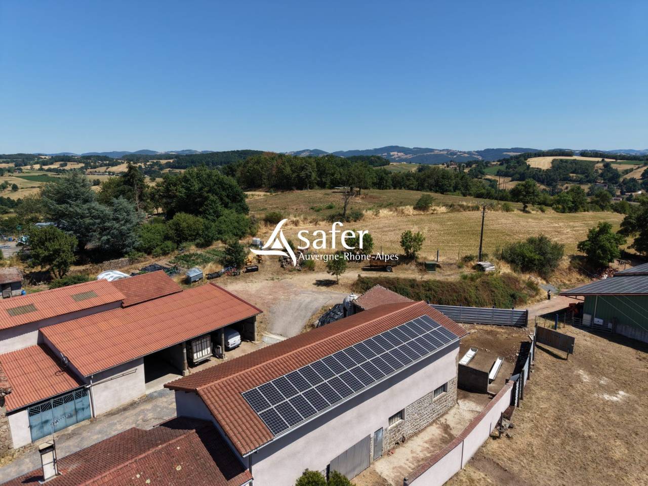 EXPLOITATION AGRICOLE AVEC HABITATION - MONTS DU LYONNAIS