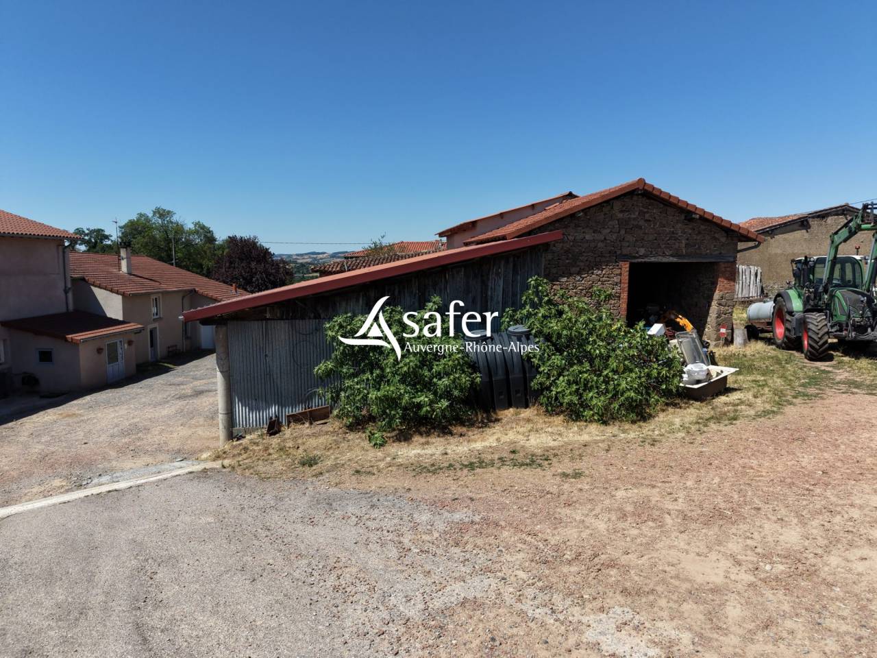 EXPLOITATION AGRICOLE AVEC HABITATION - MONTS DU LYONNAIS