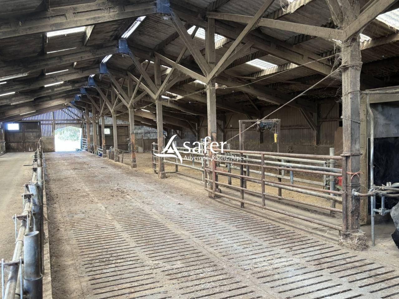 FERME TRADITIONNELLE - MONTS DU LYONNAIS