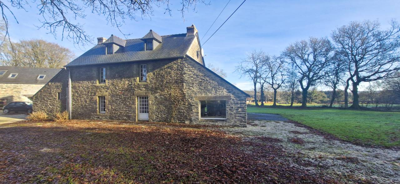 Propri&eacute;t&eacute;, deux maisons et un territoire de 40ha