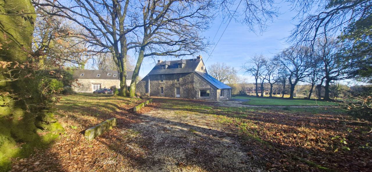 Propri&eacute;t&eacute;, deux maisons et un territoire de 40ha
