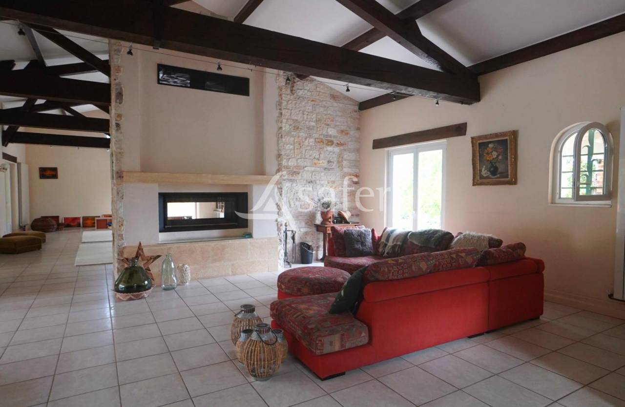 Maison avec lac priv&eacute; et 60ha de for&ecirc;t