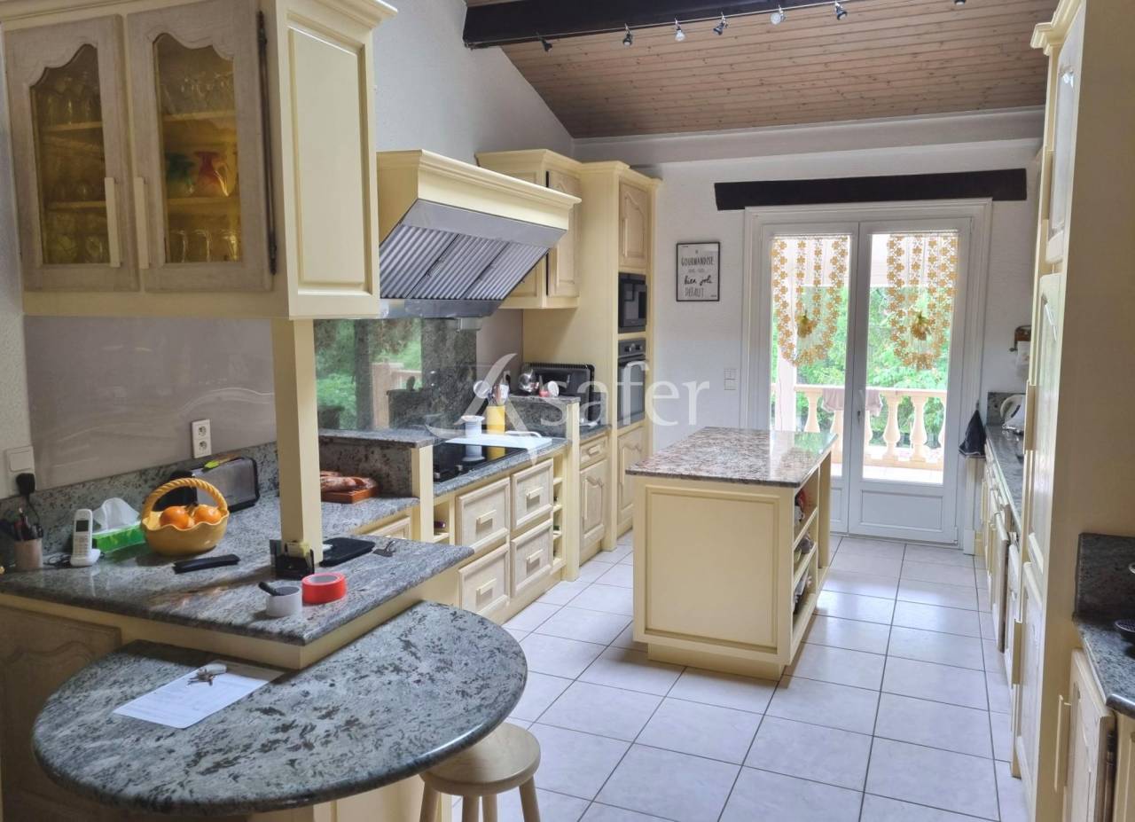 Maison avec lac priv&eacute; et 60ha de for&ecirc;t