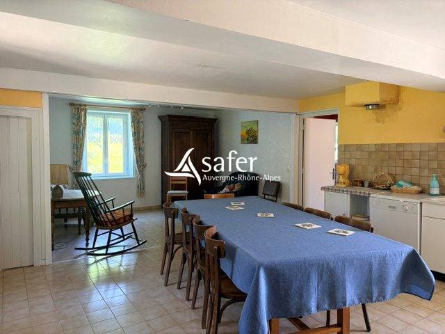 FERME RENOVEE EN PIERRE ET GITE -SECTEUR BEAUJOLAIS