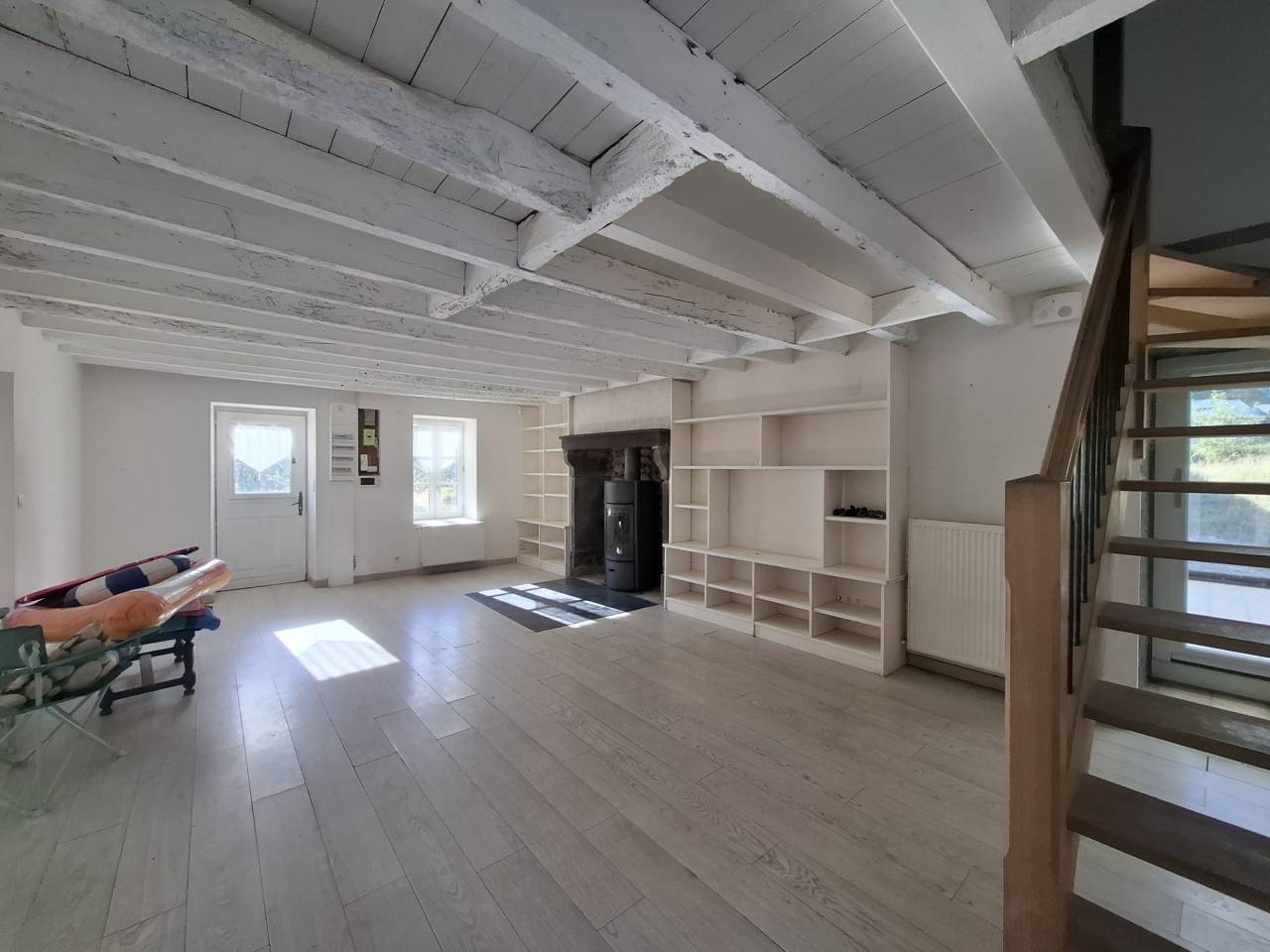 Propri&eacute;t&eacute; &eacute;questre avec grande maison, piscine et nombreuses