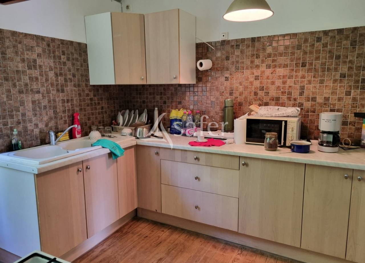 Maison d'habitation avec d&eacute;pendances sur 17 hectares - Proche T