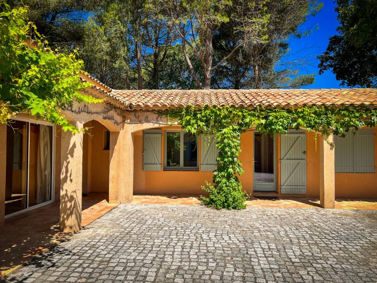  Demeure 300 m&sup2;, 3 ha, piscine, voisine &eacute;curies