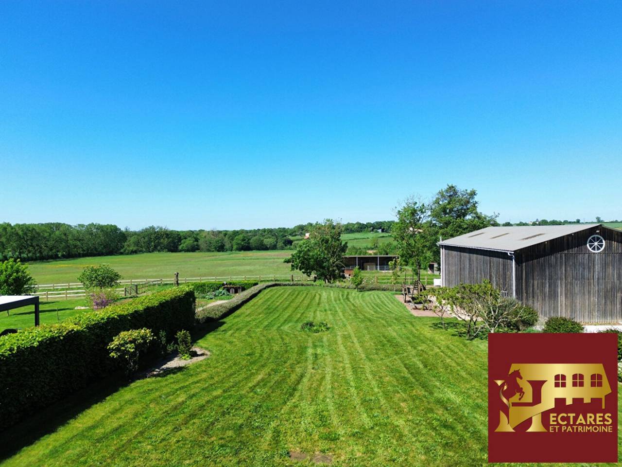Maison Sainte Pexine 10 pi&egrave;ce(s) 408 m2, 7 Hectares