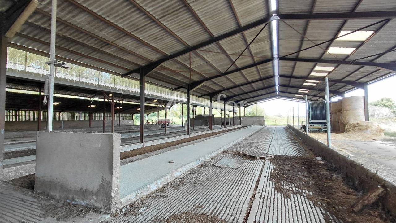 B&acirc;timents d'exploitation sur 15 ha