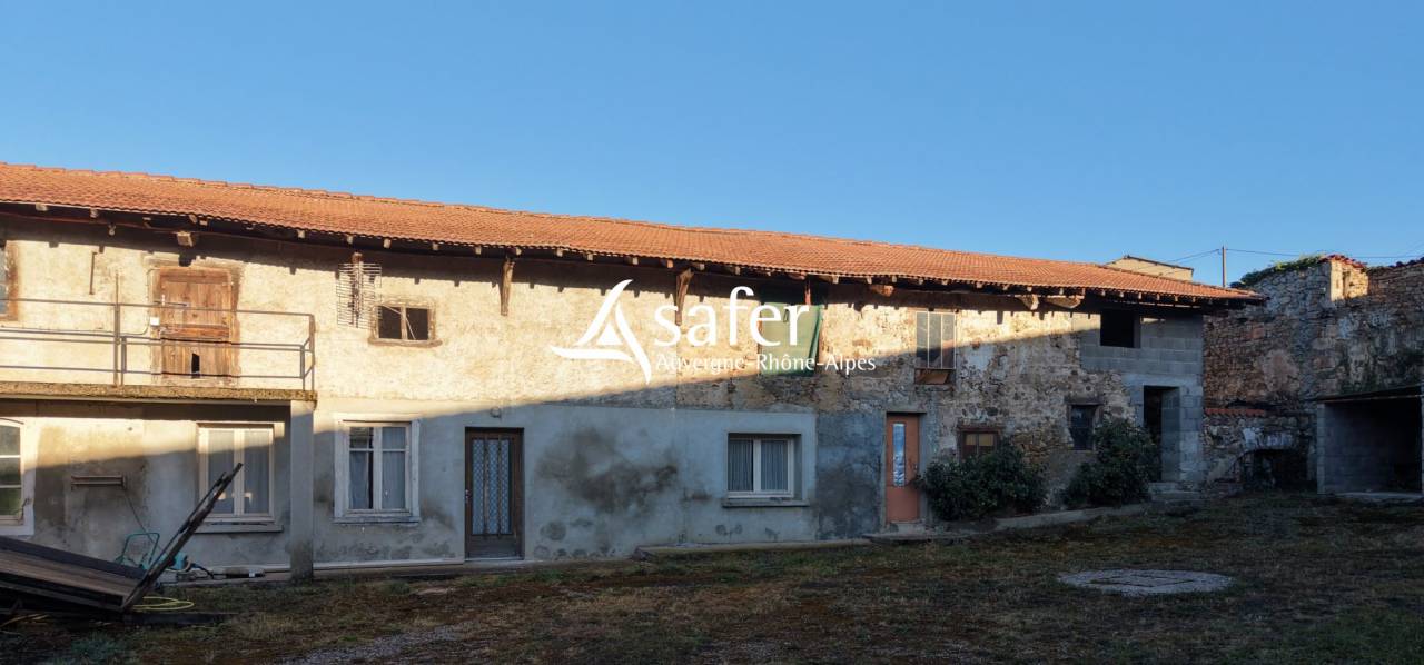 CORPS DE FERME ET VILLA TRADITIONNELLE - POMEYS