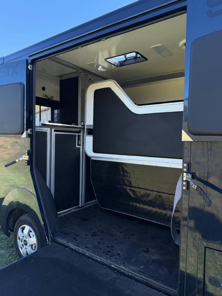 VL STX 1&egrave;re main Renault Master 5P 165 chevaux Premium 