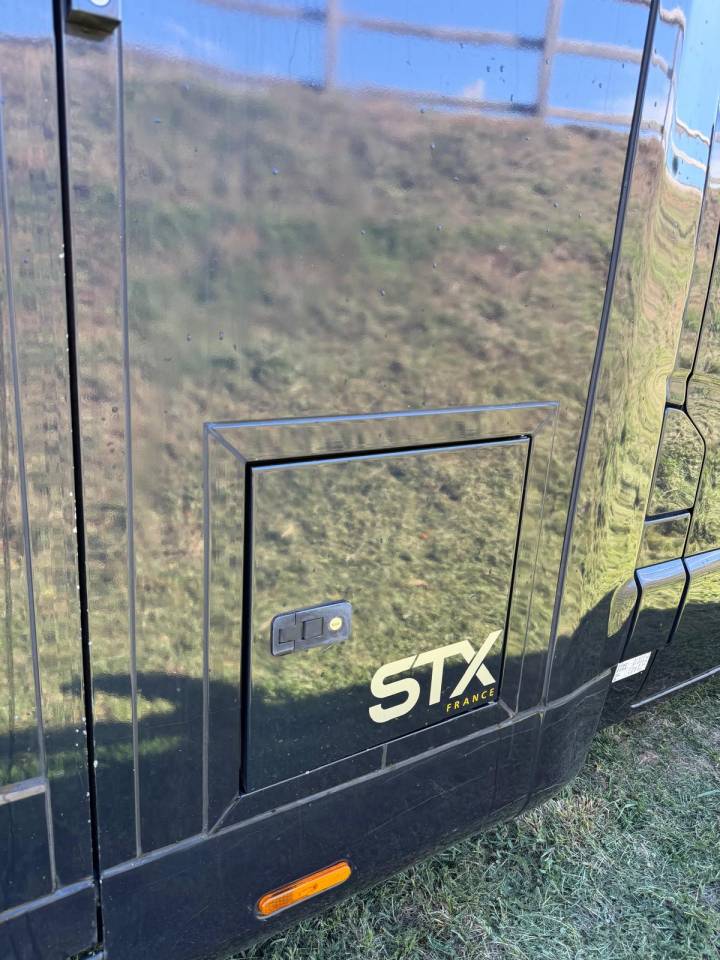 VL STX 1&egrave;re main Renault Master 5P 165 chevaux Premium 