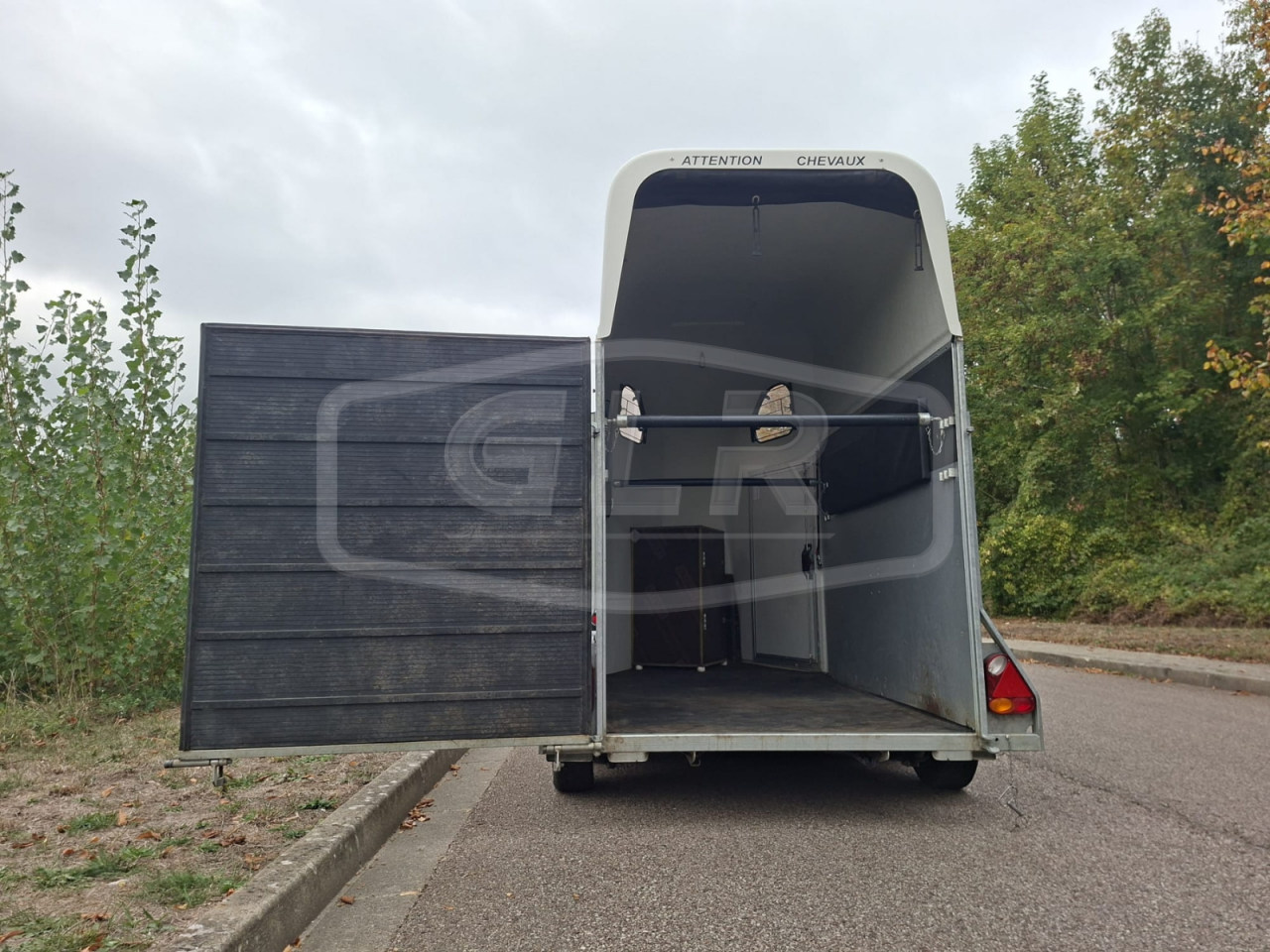 VAN OCCASION &ndash; CHEVAL LIBERTE &ndash; GOLD ONE WHITE LINE &ndash; 1.5 PLACES - BLANC - 2020