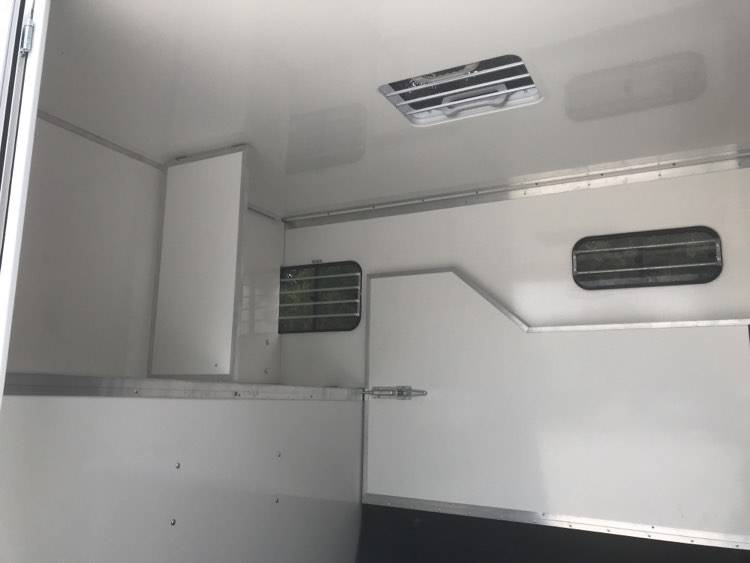 Camion chevaux carrosserie neuve