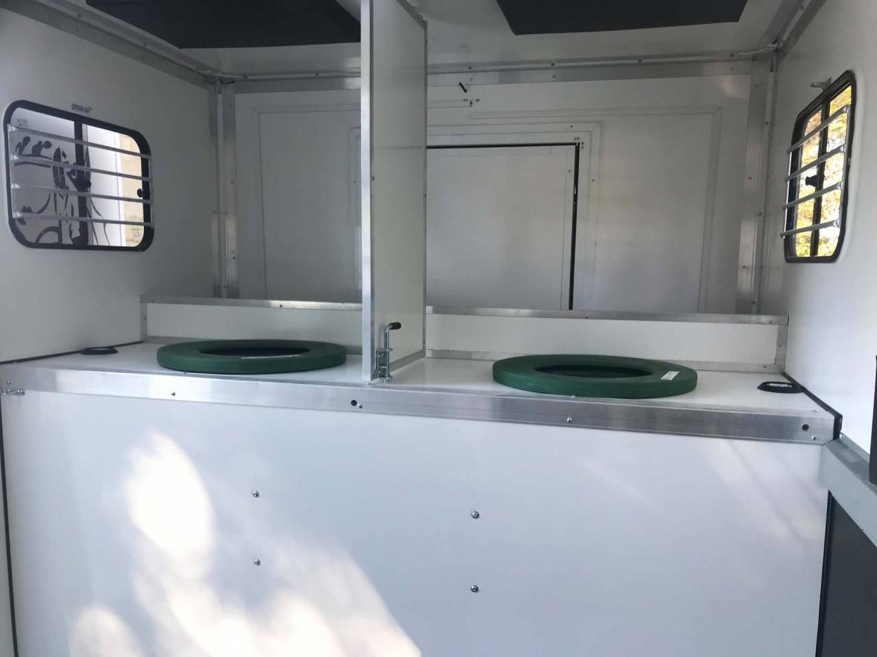 Camion chevaux carrosserie neuve
