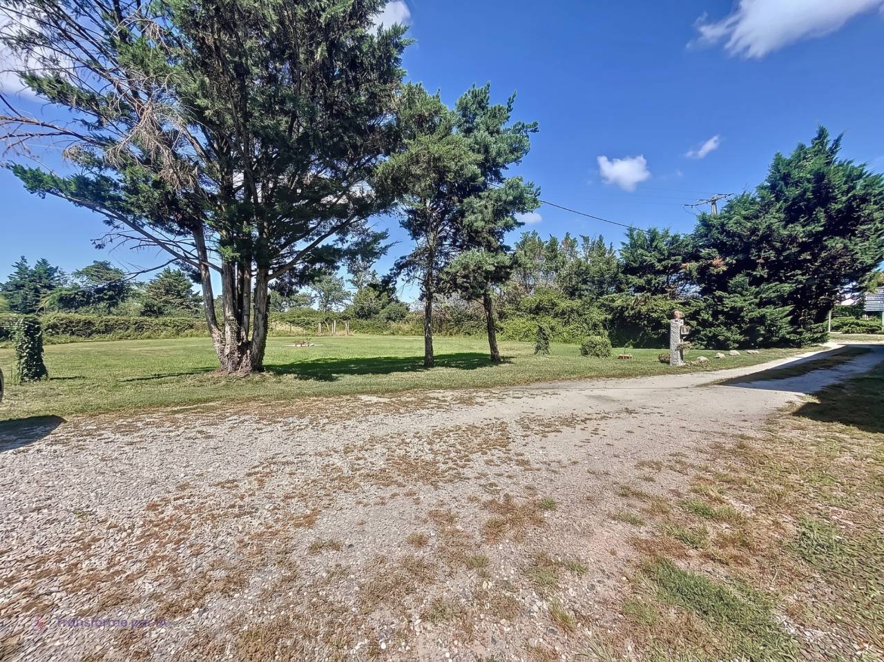 Propri&eacute;t&eacute; &eacute;questre -Chalain le Comtal (42) 1.6 hectares